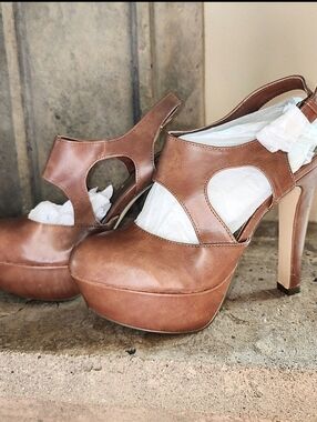NWOB G by GUESS Women's Vonia 2 Rio Maple Pumps Size 9.5